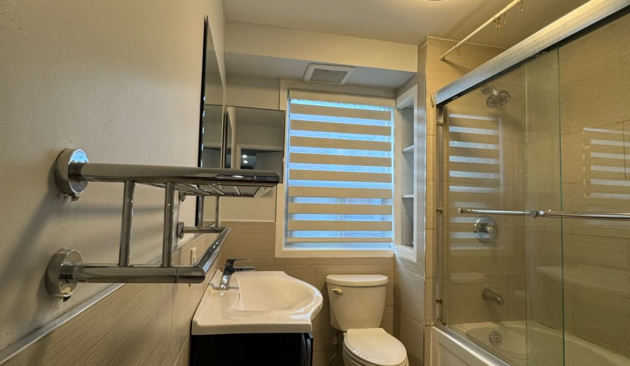08. Bathroom