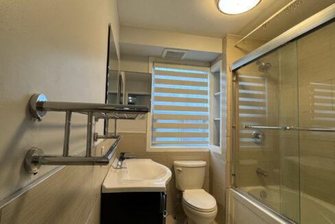 08. Bathroom