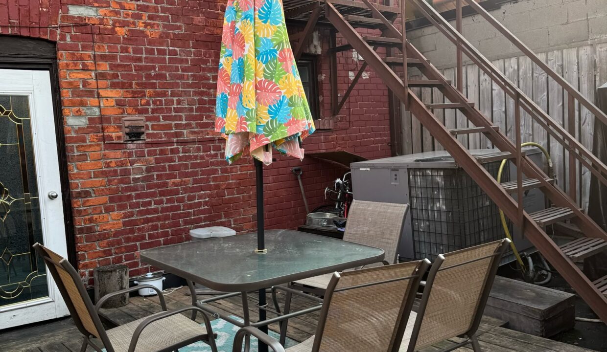 09. Patio