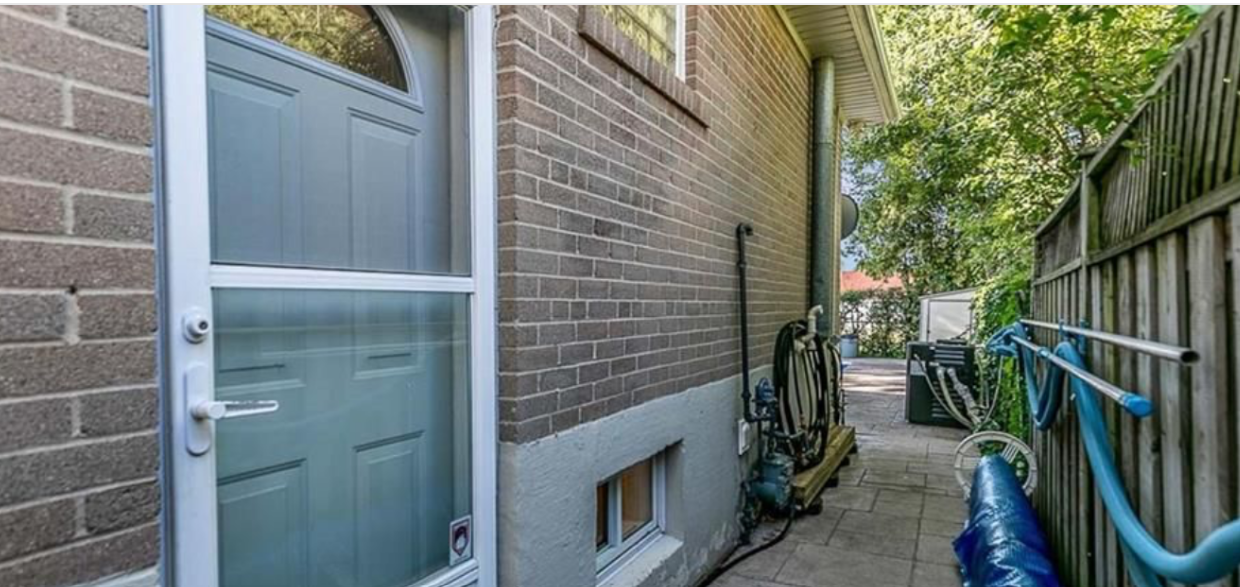 10. H_Basement entrance
