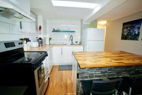 88 Surbray Grove, Mississauga, ON, L5B 2E1 Middle Level 1