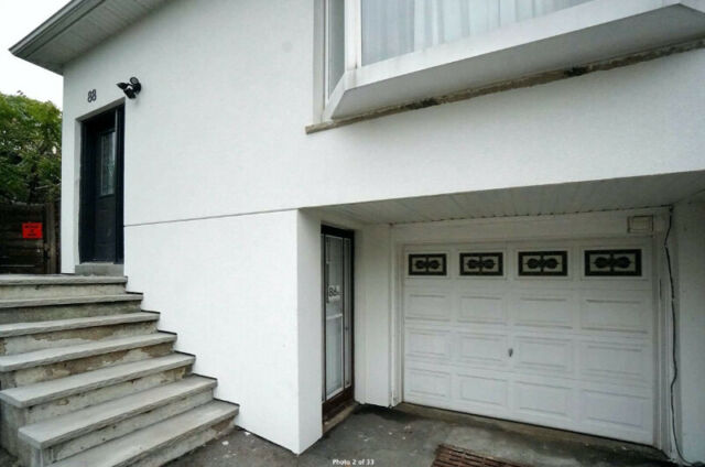 88 Surbray Grove, Mississauga, ON, L5B 2E1 Middle Level 10