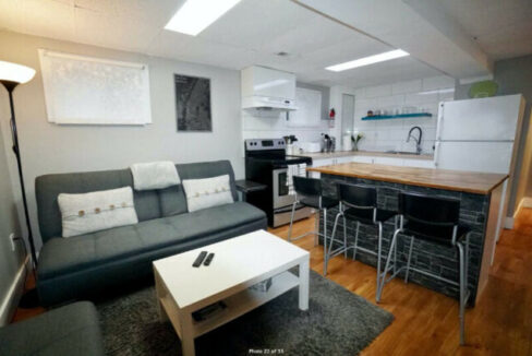 88 Surbray Grove, Mississauga, ON, L5B 2E1 Middle Level