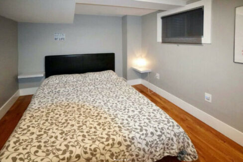 88 Surbray Grove, Mississauga, ON, L5B 2E1 Middle Level 6