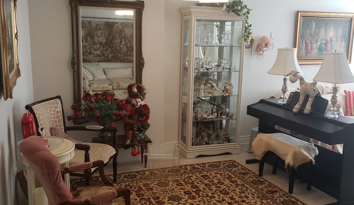 #1803-55 Centre Ave - Image # 2