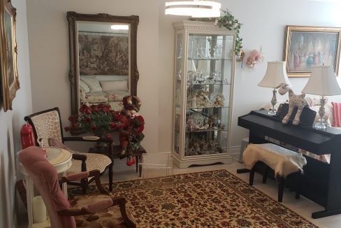 #1803-55 Centre Ave - Image # 2